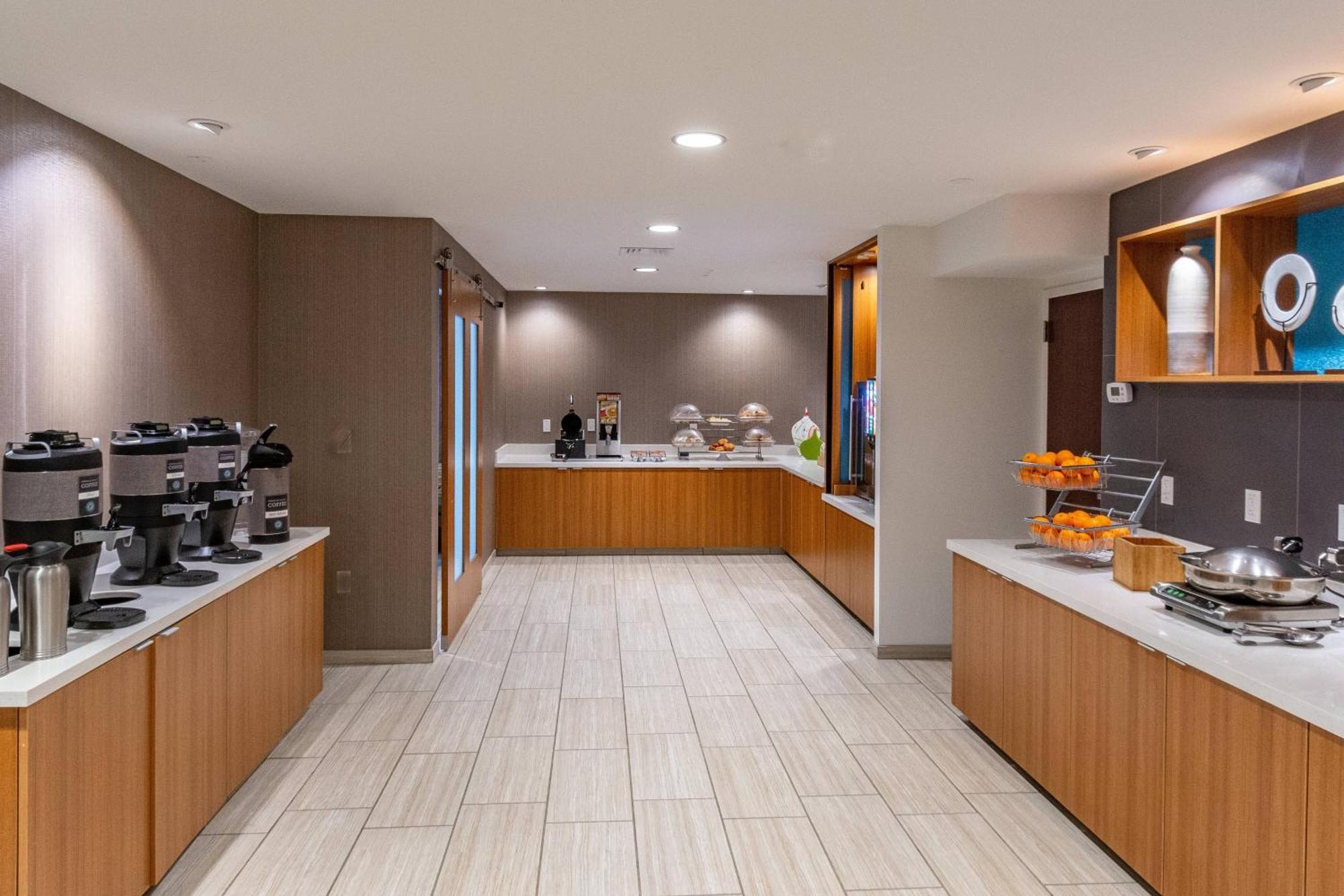 Springhill Suites Anchorage Midtown Exterior foto